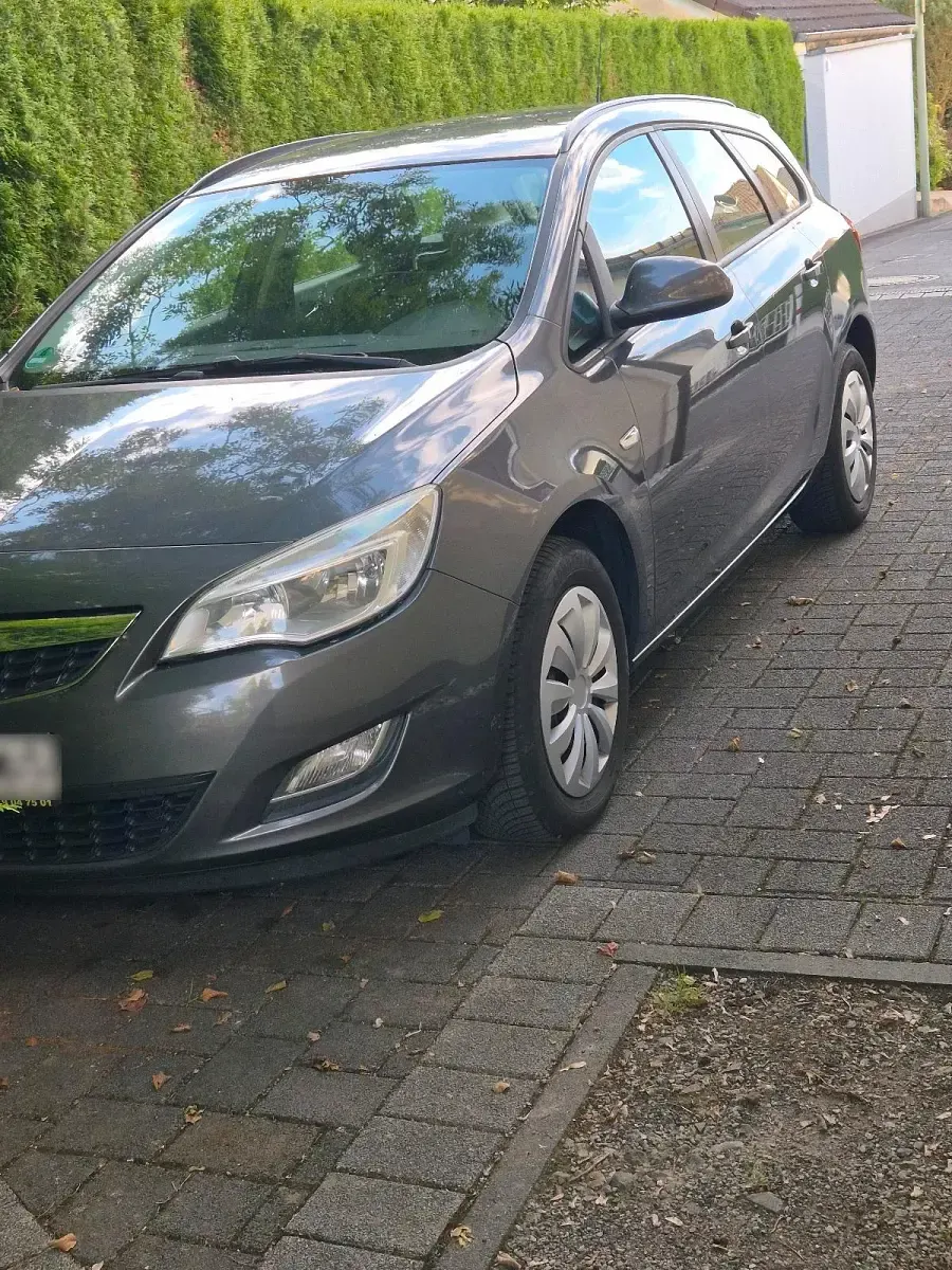Gebraucht Opel Astra 120 PS (88 kW) 2011 Grau Kombi