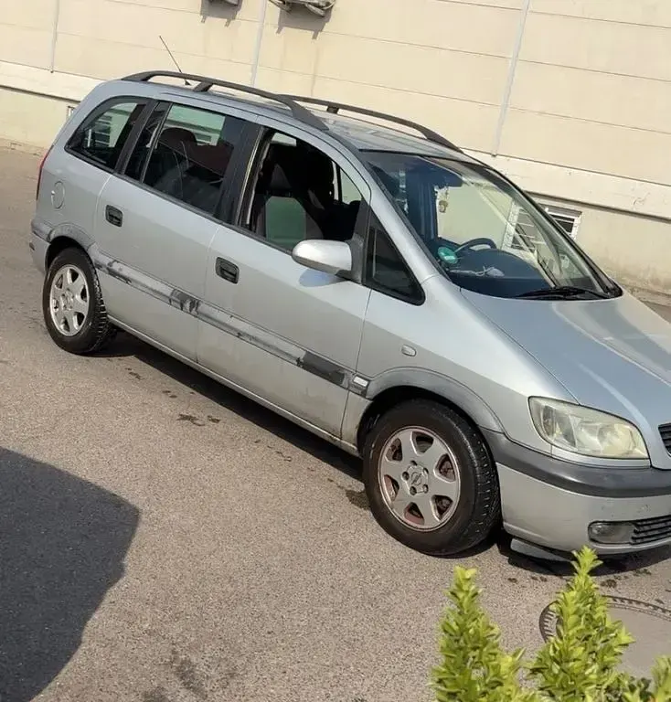 Gebraucht Opel Zafira Elegance 125 PS (91 kW) 1999 Silber Van / Kleinbus