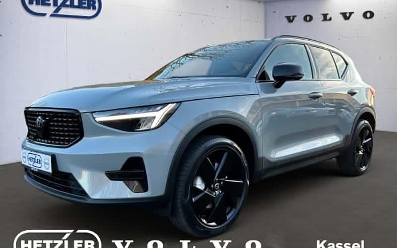 Grau Neu 2025 Volvo XC40 Plus SUV | 51.330 € - Bild 1/4