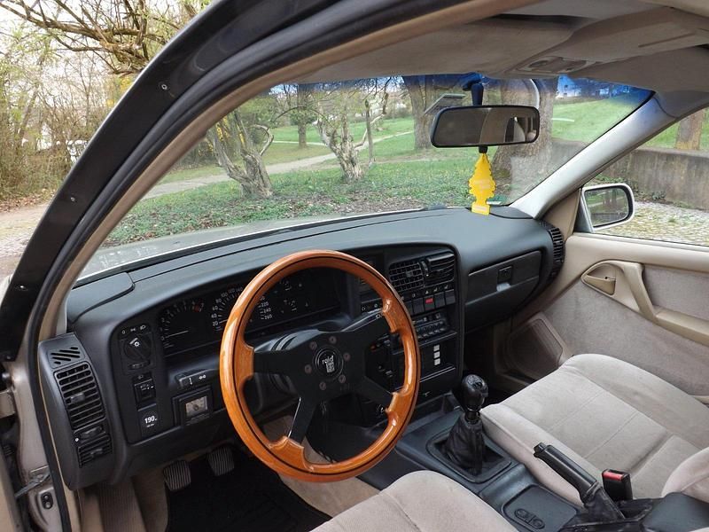 Second-hand Opel Omega 150 CP (110 kW) 1992 Auriu Break