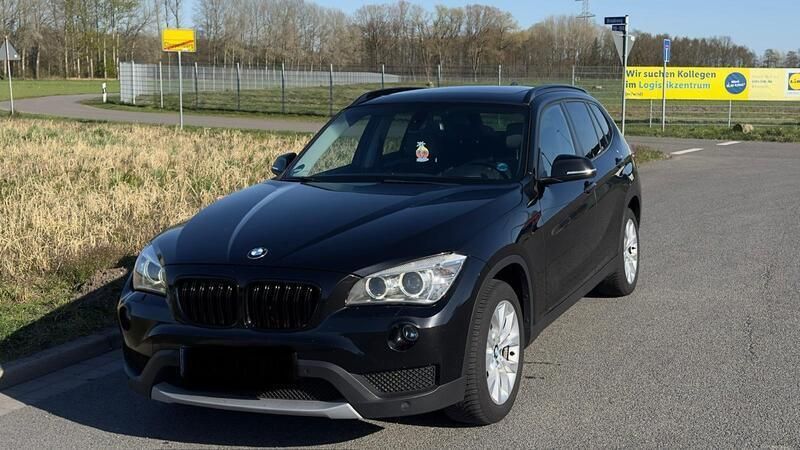 Schwarz Gebraucht 2014 BMW X1 Sport Line SUV | 7.900 € (Superpreis) - Bild 1/4
