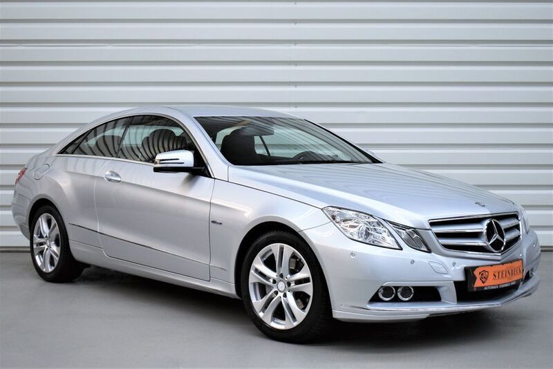 Silber Gebraucht 2010 Mercedes E200 Elegance Coupé | 18.990 € - Bild 1/4