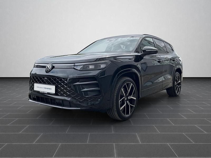 Grenadillschwarz metallic (metallic) Neu 2025 VW Tayron R-line SUV | 60.960 € (Guter Preis) - Bild 1/4