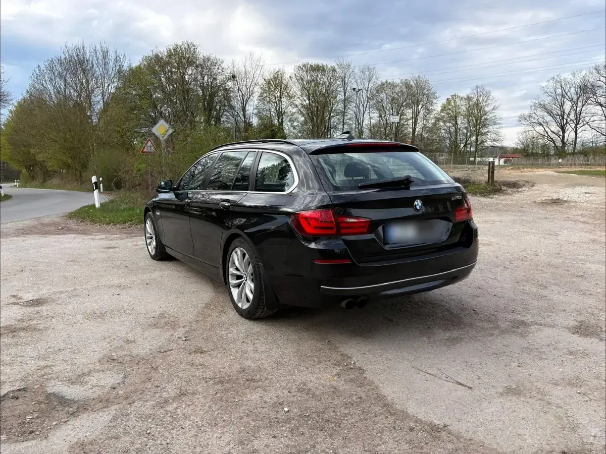 Gebraucht BMW 520 184 PS (135 kW) 2012 Schwarz Kombi