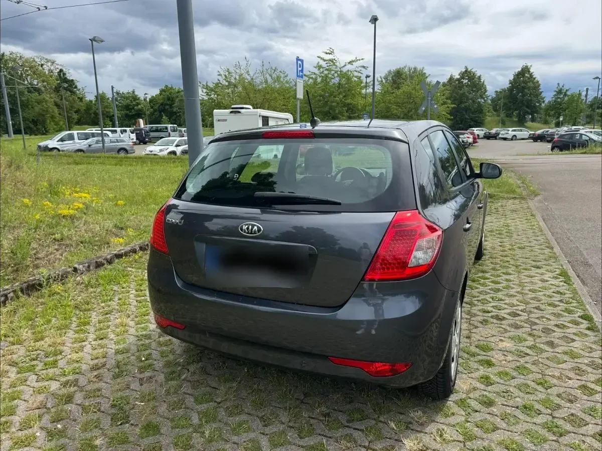 Gebraucht Kia Ceed Vision 90 PS (66 kW) 2011 Grau Kleinwagen