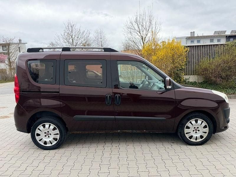 Gebraucht Fiat Doblò 95 PS (69 kW) 2011 Rot Van / Kleinbus