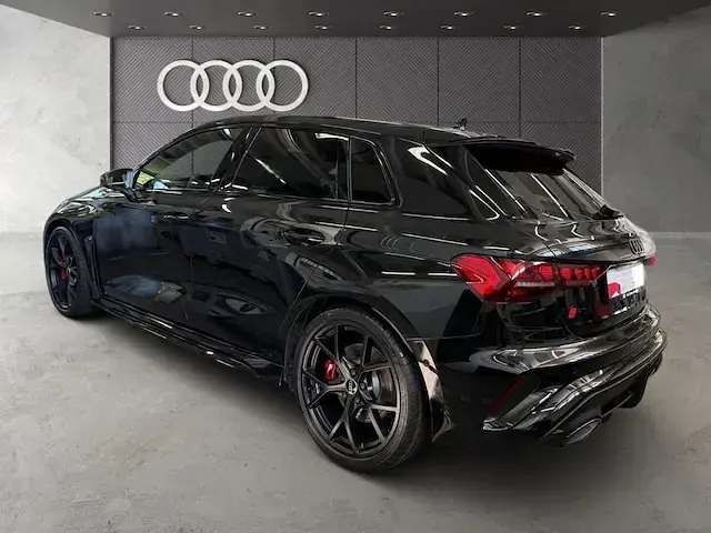 Neu Audi RS3 Sportback Premium 400 PS (294 kW) 2025 Mythosschwarz metallic Kleinwagen