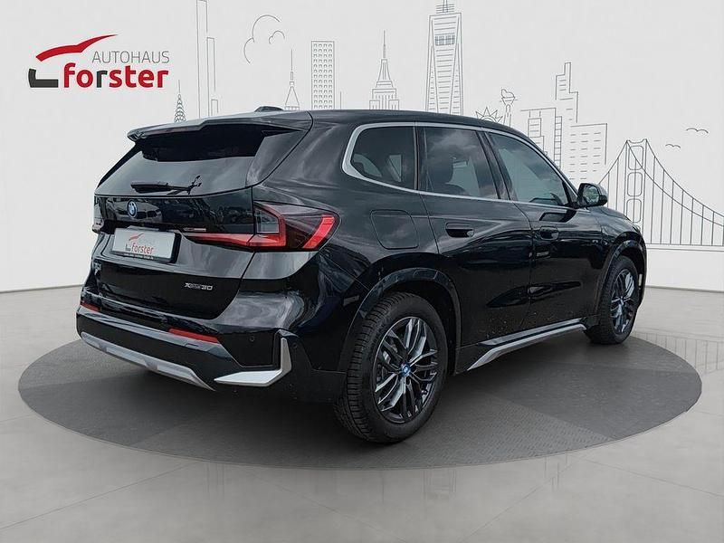 Gebraucht BMW iX1 xLine 230 kW (313 PS) 2023 Schwarz SUV