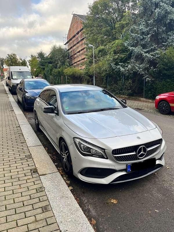 Grau Gebraucht 2018 Mercedes CLA220 Shooting Brake Edition Kombi | 23.000 € (Fairer Preis) - Bild 1/4