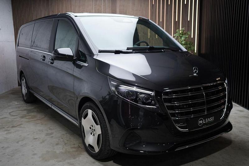 Neu Mercedes V300 Luxury 237 PS (174 kW) 2026 Grau Van / Kleinbus