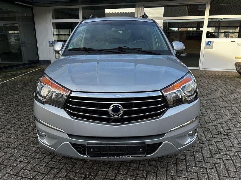 Gebraucht Ssangyong (KGM) Rodius 178 PS (130 kW) 2017 Silber Van / Kleinbus