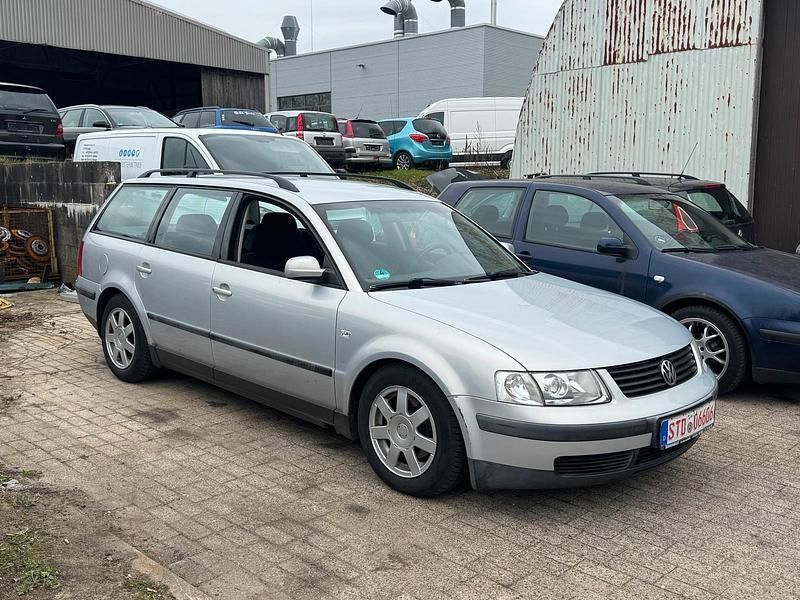 Gebraucht VW Passat 125 PS (91 kW) 1999 Silber Kombi