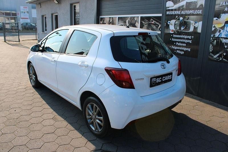 Gebraucht Toyota Yaris Comfort 69 PS (50 kW) 2016 Weiß Kleinwagen