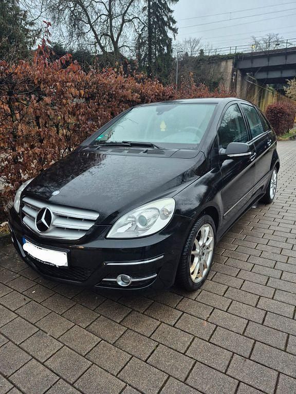 Gebraucht Mercedes B180 116 PS (85 kW) 2011 Schwarz Van / Kleinbus