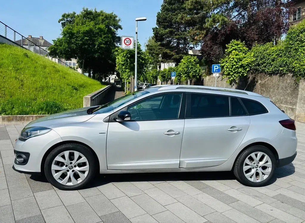 Używany Renault Mégane LIMITED 110 KM (80 kW) 2015 Srebrny Sedan/Limuzyna