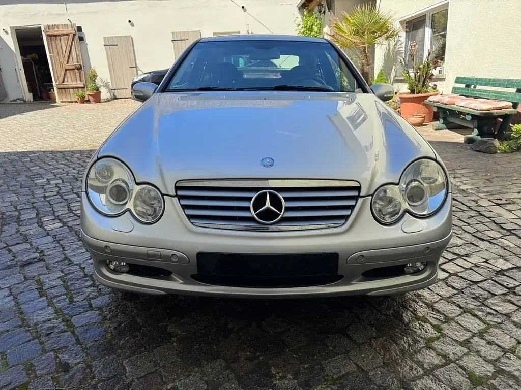 Gebraucht Mercedes C180 143 PS (105 kW) 2004 Silber Coupé