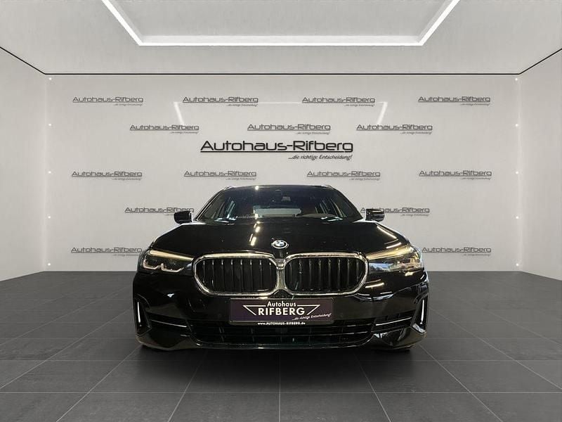Gebraucht BMW 530e Performance 292 PS (214 kW) 2023 Schwarz Kombi