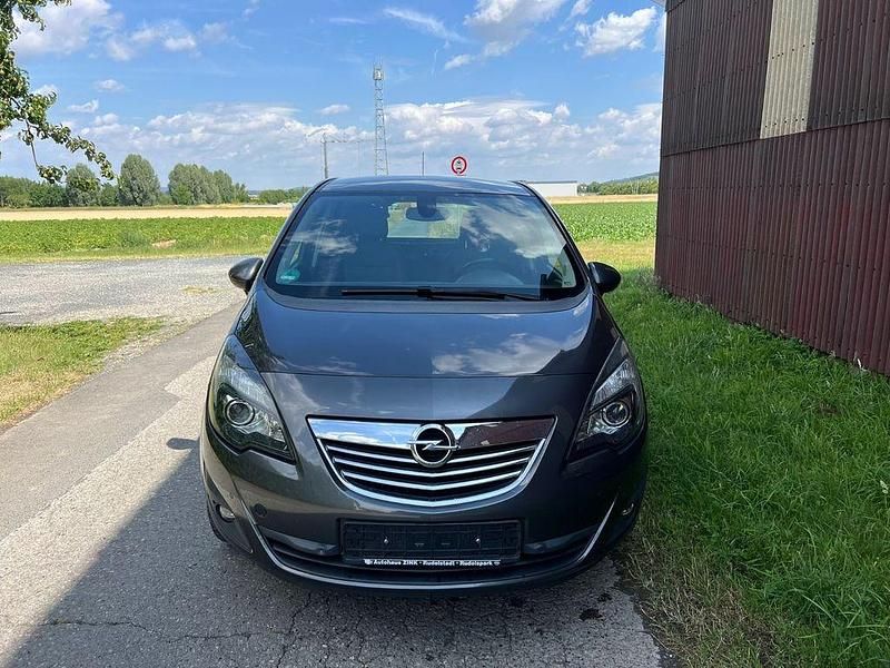 Grau Gebraucht 2011 Opel Meriva Innovation Van / Kleinbus | 3.490 € (Guter Preis) - Bild 1/4
