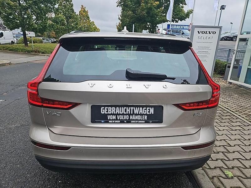 Gebraucht Volvo V60 Core 163 PS (119 kW) 2023 Kombi