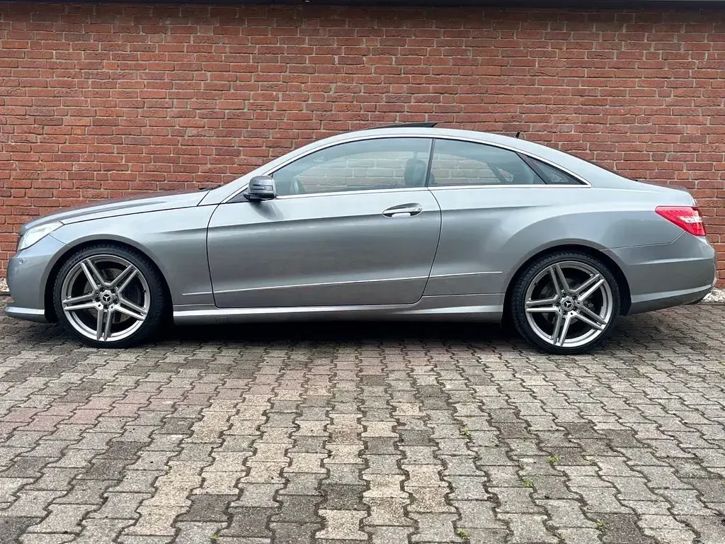 Gebraucht Mercedes E500 387 PS (284 kW) 2010 Silber Coupé