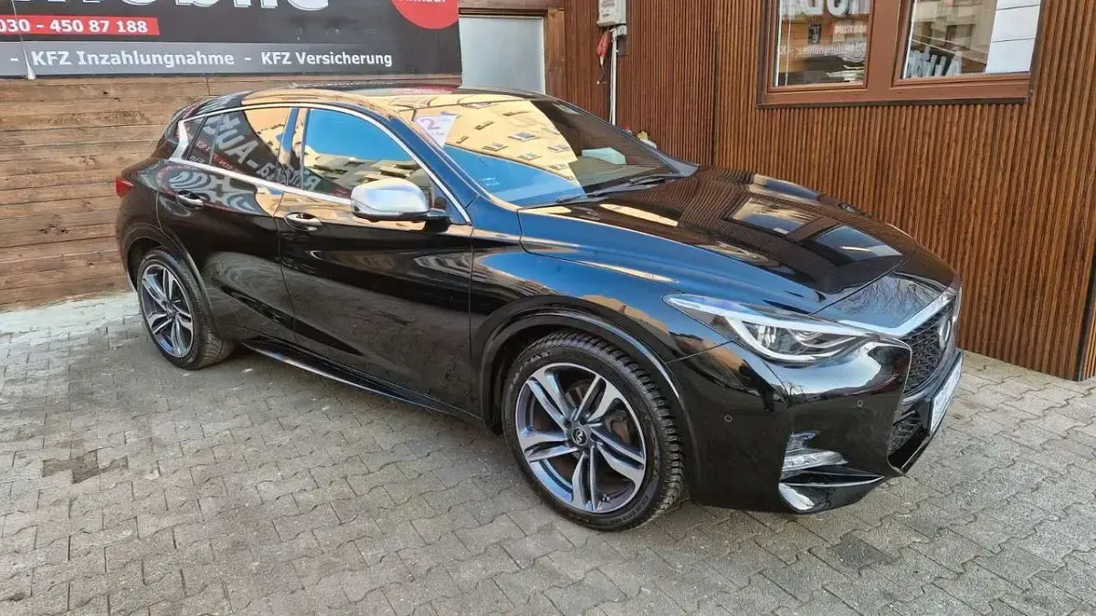 Gebraucht Infiniti Q30 Sport Tech 156 PS (114 kW) 2017 Schwarz Limousine