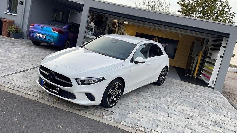 Weiß Gebraucht 2018 Mercedes A180 Limousine | 17.200 € (Fairer Preis) - Bild 1/4