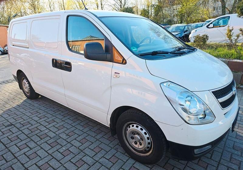 Gebraucht Hyundai H-1 170 PS (125 kW) 2011 Weiß Van / Kleinbus