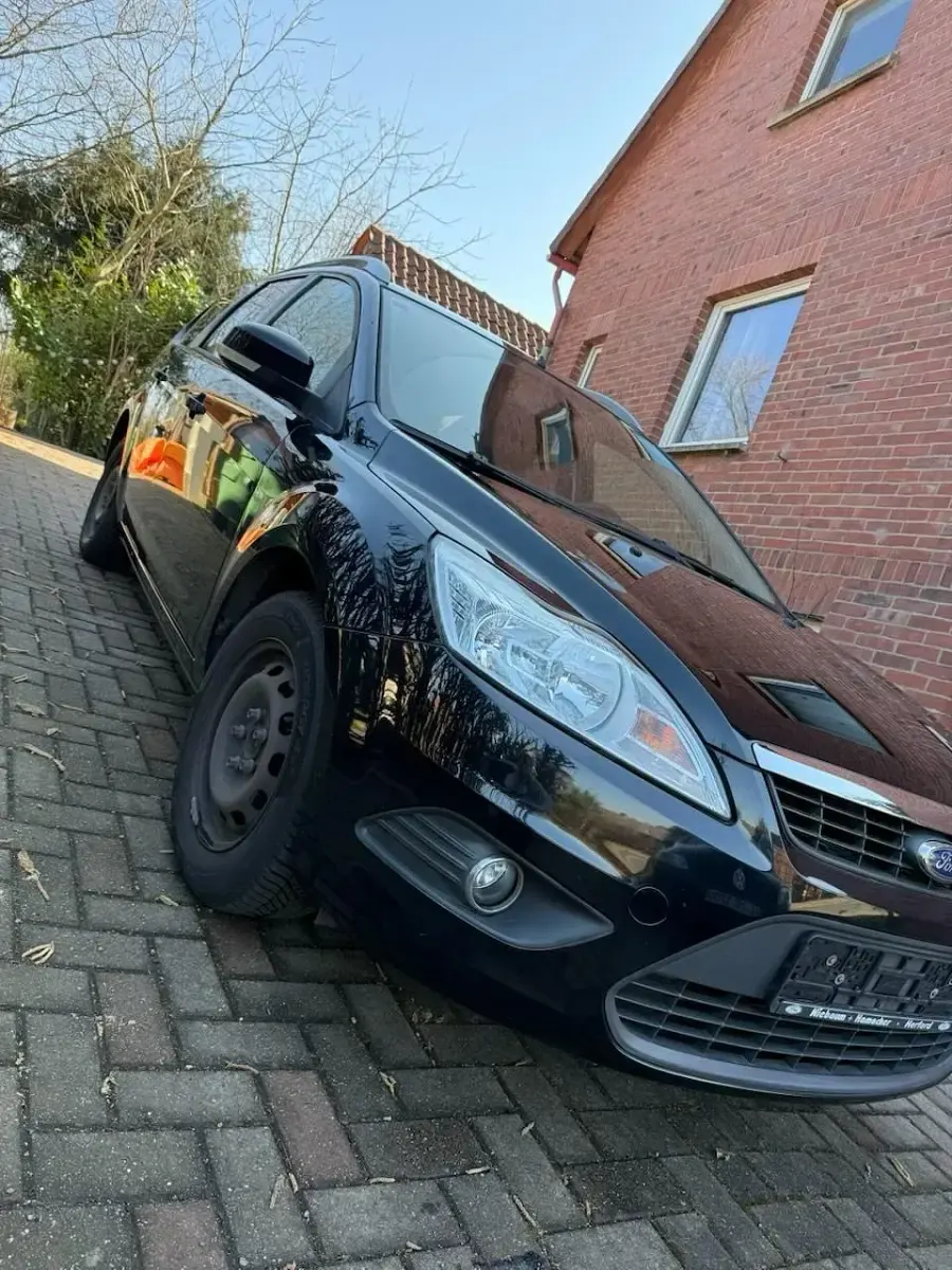 Gebraucht Ford Focus 100 PS (73 kW) 2010 Limousine