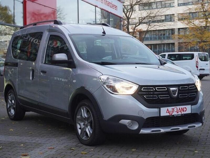 Gebraucht Dacia Dokker Stepway 131 PS (96 kW) 2019 Grau Van / Kleinbus