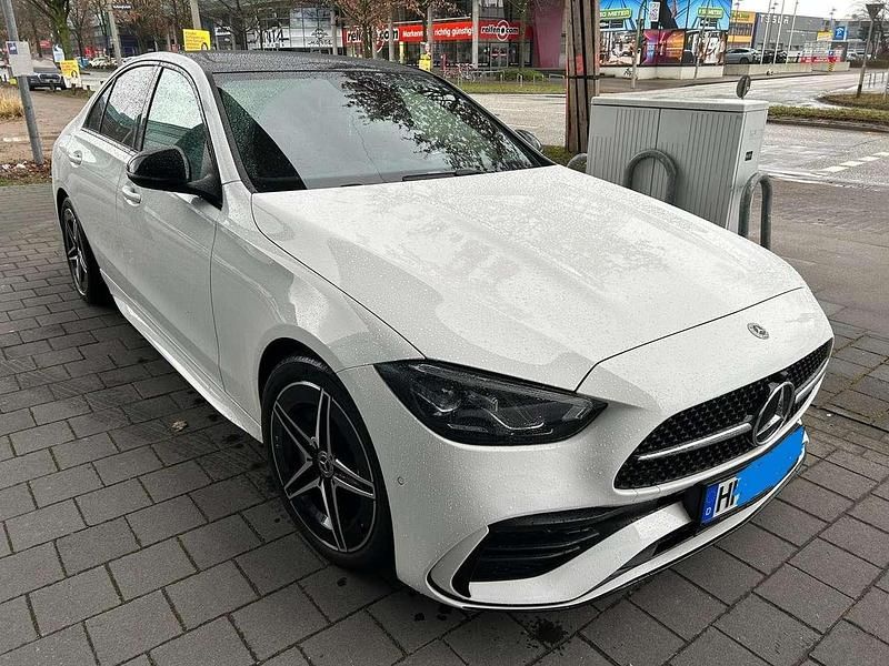 Weiß Gebraucht 2022 Mercedes C180 AMG line Limousine | 35.900 € (Etwas zu teuer) - Bild 1/4