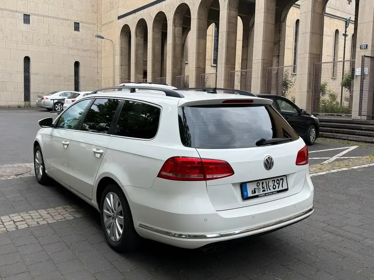 Gebraucht VW Passat 140 PS (102 kW) 2011 Weiß Kombi