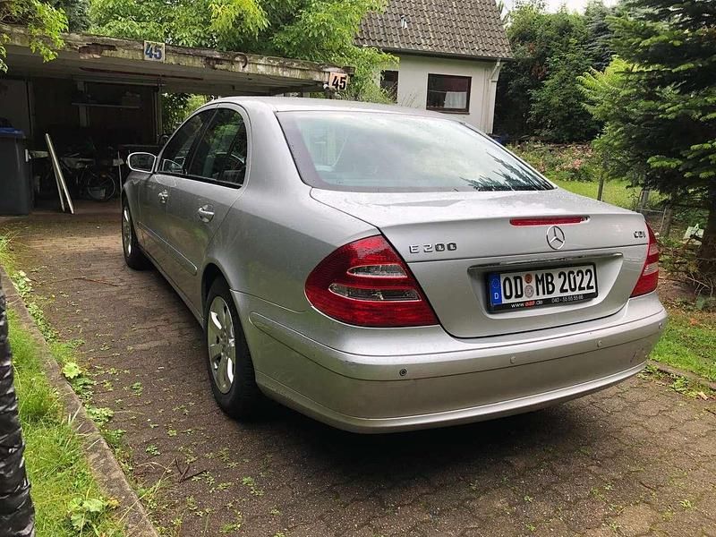 Gebraucht Mercedes E200 122 PS (89 kW) 2004 Grau Limousine