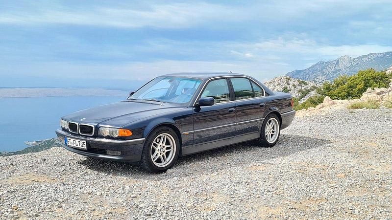 Gebraucht BMW 735 Basis 238 PS (175 kW) 2001 Blau Limousine