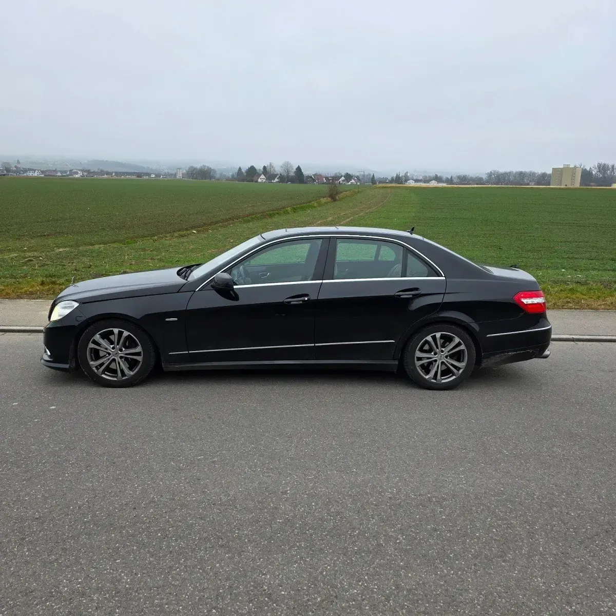 Gebraucht Mercedes E350 292 PS (214 kW) 2009 Schwarz Limousine