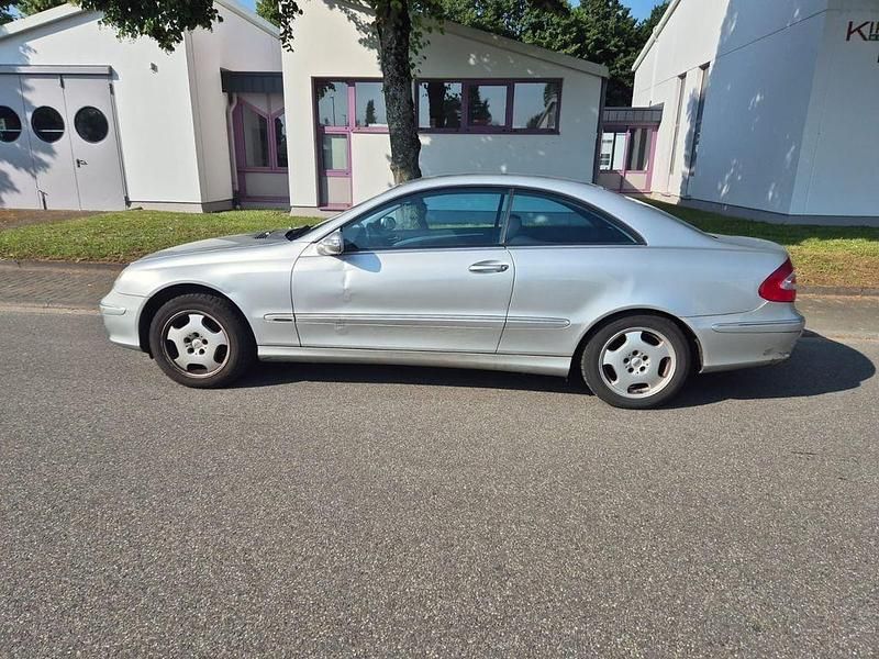 Gebraucht Mercedes CLK320 218 PS (160 kW) 2007 Silber Coupé