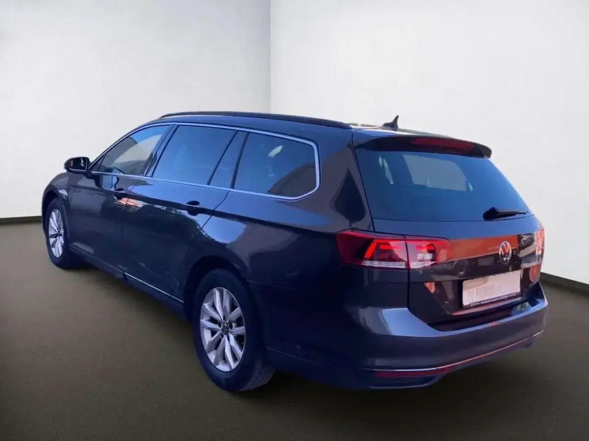 Gebraucht VW Passat Business 150 PS (110 kW) 2024 Grau Kombi