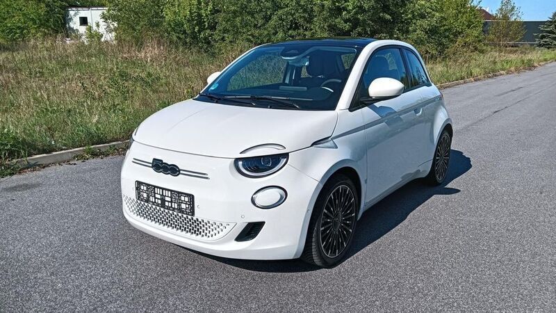 Weiß Gebraucht 2021 Fiat 500e Icon Kleinwagen | 17.990 € (Etwas zu teuer) - Bild 1/4