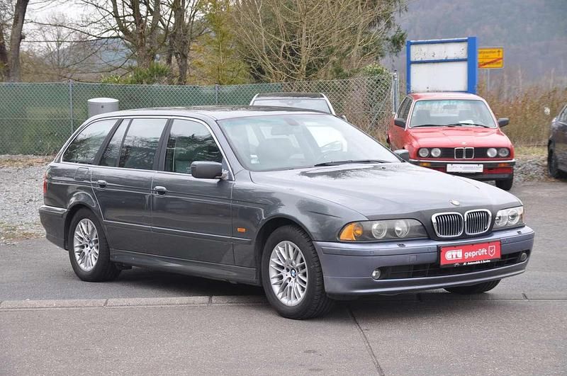 Grau Gebraucht 2003 BMW 525 Kombi | 3.350 € (Superpreis) - Bild 1/4