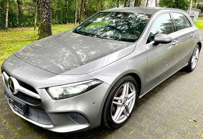 Grau Gebraucht 2021 Mercedes A220 Limousine | 18.900 € (Superpreis) - Bild 1/4