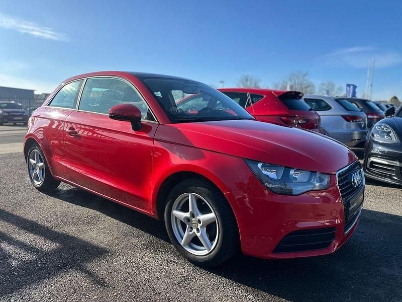 Gebraucht Audi A1 Attraction 86 PS (63 kW) 2010 Rot Kleinwagen