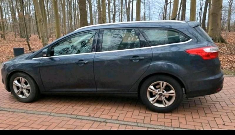 Usata Ford Focus 105 CV (77 kW) 2012 Grigio Station wagon