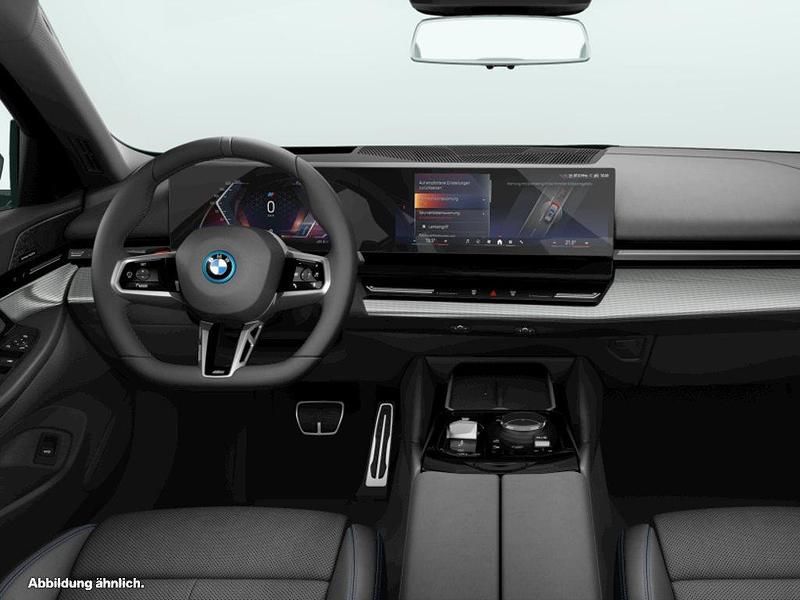 Gebraucht BMW i5 M Sport 250 kW (340 PS) 2025 Grau Kombi