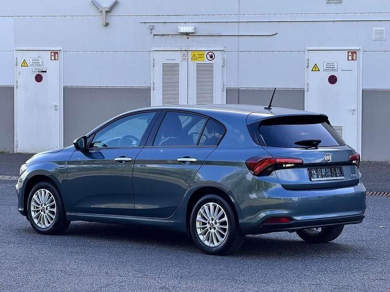 Gebraucht Fiat Tipo Life 101 PS (74 kW) 2021 Blau Limousine
