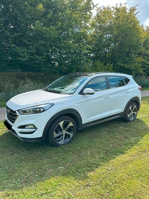 Weiß Gebraucht 2016 Hyundai Tucson Premium SUV | 14.999 € (Fairer Preis) - Bild 1/4