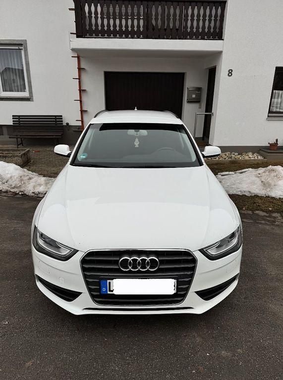 Gebraucht Audi A4 Sport 177 PS (130 kW) 2012 Weiß Kombi