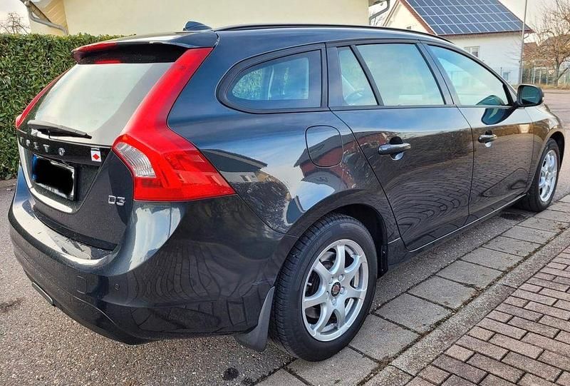 Grau Gebraucht 2016 Volvo V60 Kombi | 13.500 € (Guter Preis) - Bild 1/4