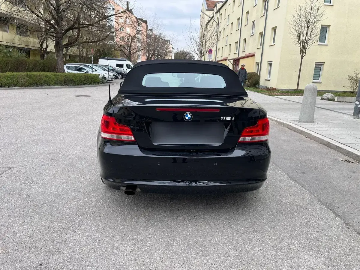 Gebraucht BMW 118 Cabriolet Sport Line 143 PS (105 kW) 2011 Schwarz Cabrio