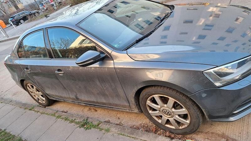 Gebraucht VW Jetta 125 PS (91 kW) 2015 Grau Limousine