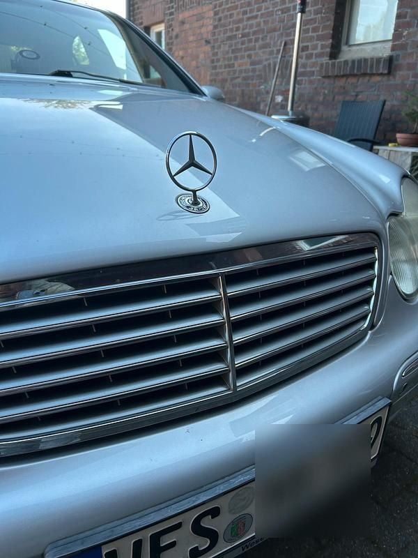 Silber Gebraucht 2001 Mercedes C240 Limousine | 3.800 € (Fairer Preis) - Bild 1/4