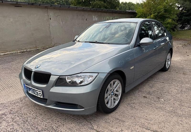 Silber Gebraucht 2006 BMW 318 Limousine | 2.200 € (Guter Preis) - Bild 1/4